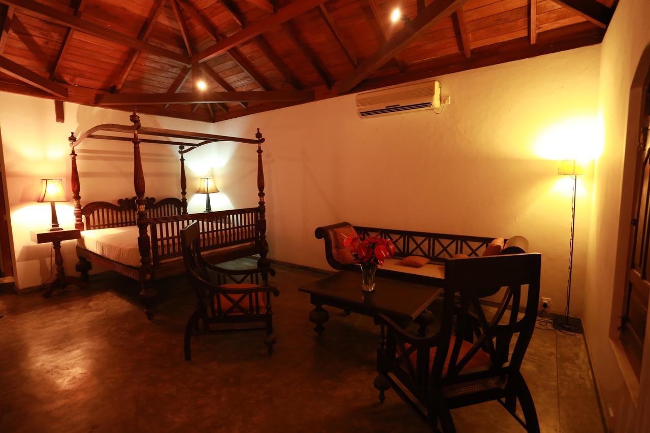 Villa Kusum Хикадува Екстериор снимка