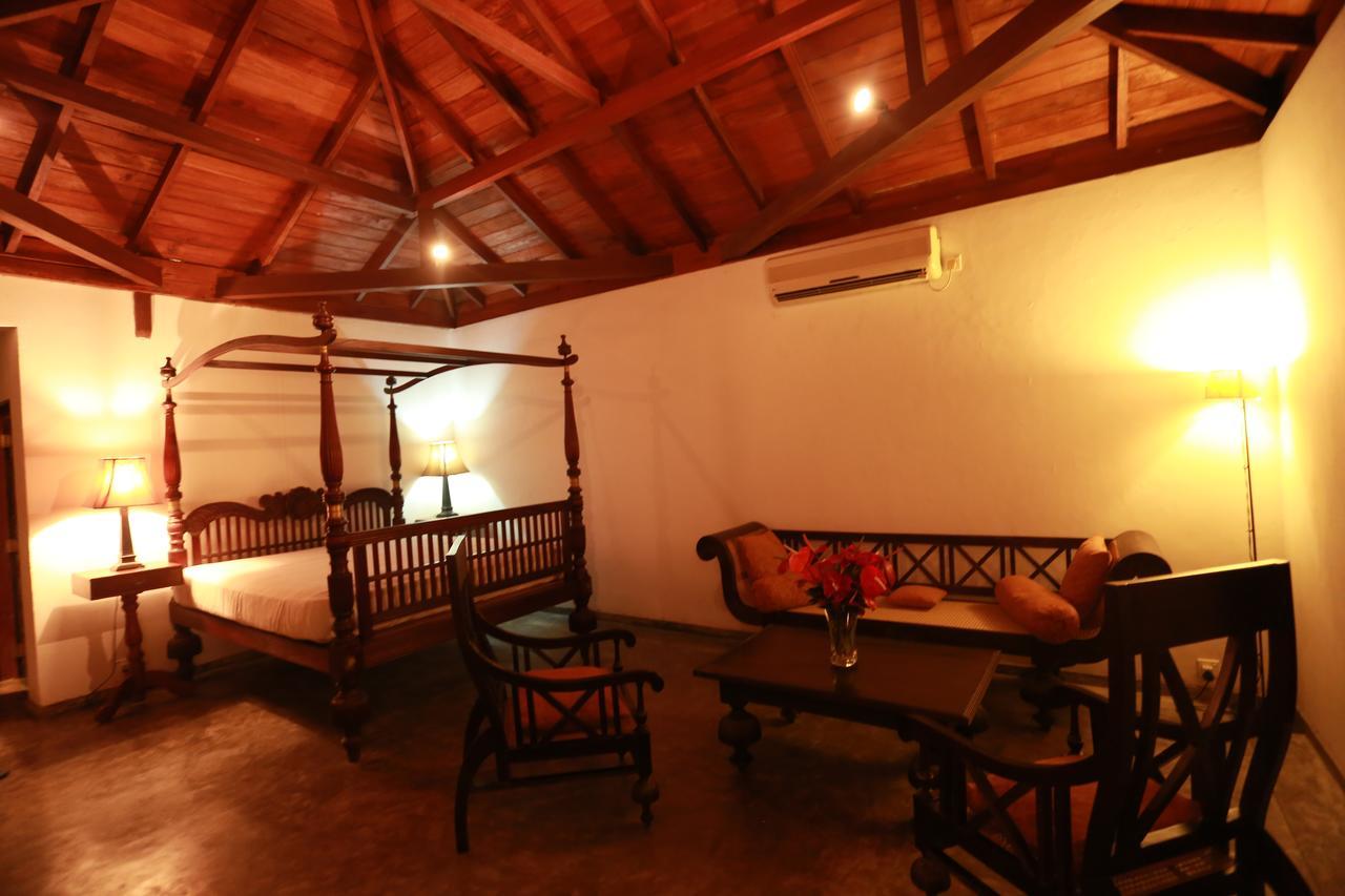 Villa Kusum Хикадува Екстериор снимка