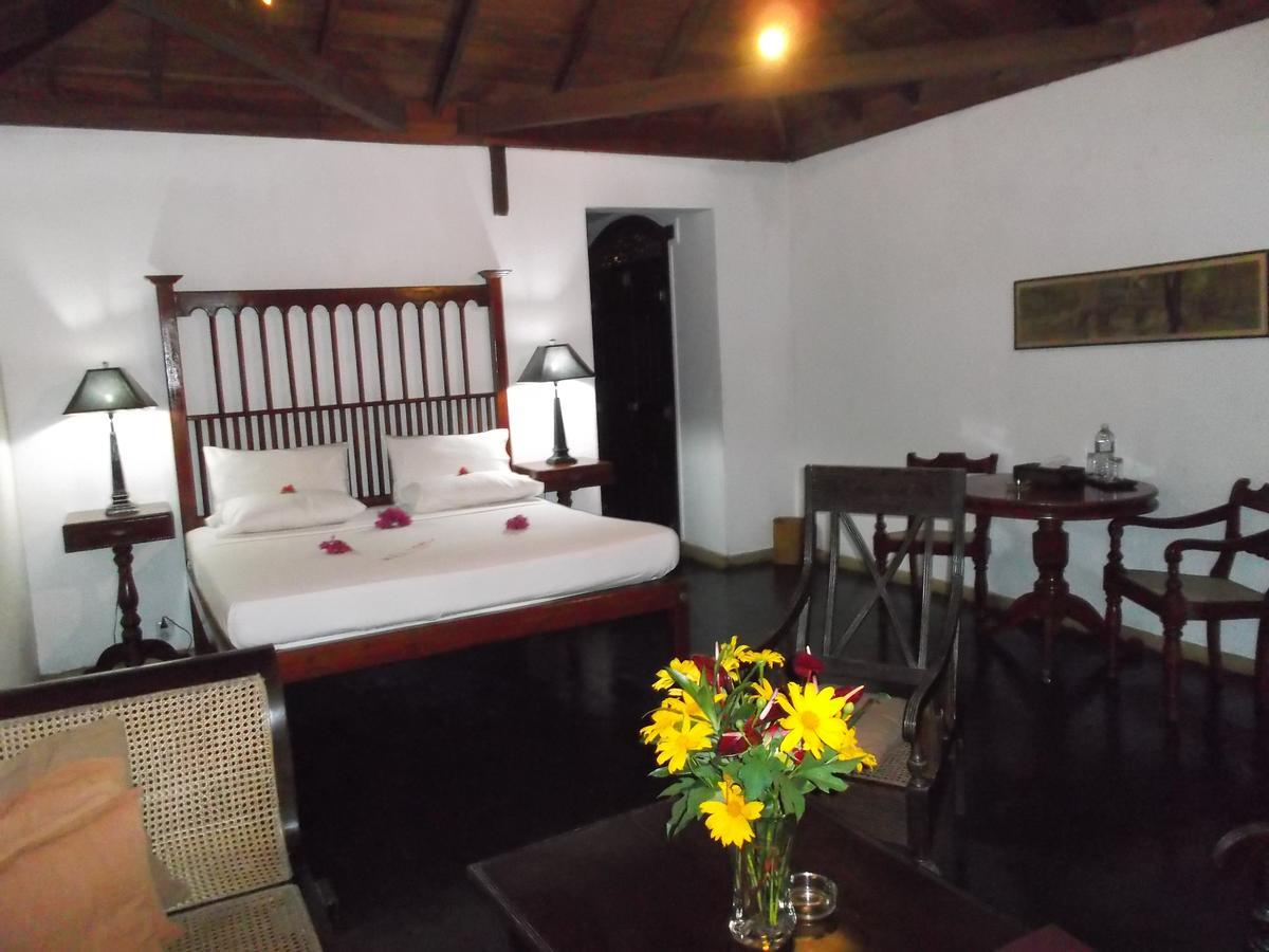 Villa Kusum Хикадува Екстериор снимка
