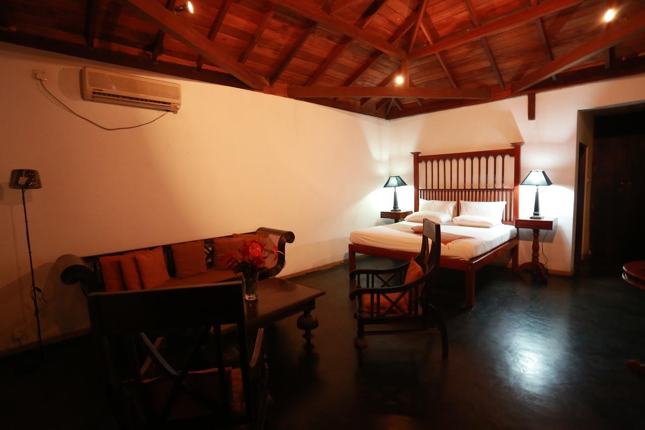 Villa Kusum Хикадува Екстериор снимка